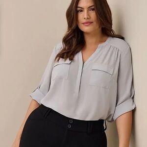 EUC Torrid light gray Harper blouse - Size 0X